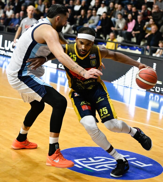 Givova Scafati rullo compressore: vittoria netta a Roseto (68-87) Givova Scafati rullo compressore: vittoria netta a Roseto (68-87)