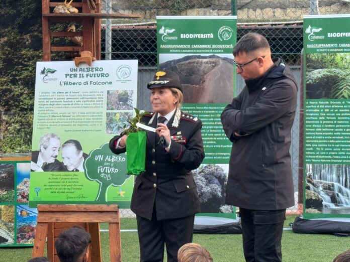 Prosegue il progetto nazionale “Un Albero per il Futuro”: donata una Talea di Falcone alla Fondazione “A voce d’e Creature” Prosegue il progetto nazionale “Un Albero per il Futuro”: donata una Talea di Falcone alla Fondazione “A voce d’e Creature”