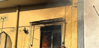 Pompei, incendio all’interno di un’abitazione: evacuazione forzata e nessun ferito