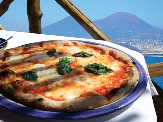 TasteAtlas incorona l’Italia: la migliore cucina al mondo. Campania prima tra le regioni globali