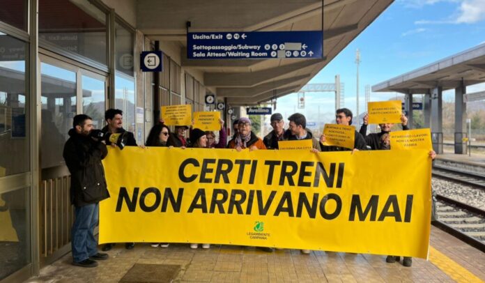 La Campania arranca nella transizione ecologica del trasporto su ferro: treni vecchi, pochi investimenti e linee al collasso La Campania arranca nella transizione ecologica del trasporto su ferro: treni vecchi, pochi investimenti e linee al collasso
