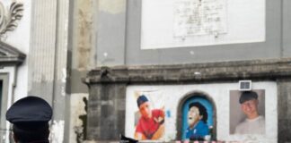 Napoli, Rione Sanità: blitz anticamorra, 8 arresti e rimozione dell’altarino dedicato a Tufano