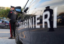 Casoria, si presenta in caserma con una pistola nei pantaloni: 24enne arrestato dai Carabinieri