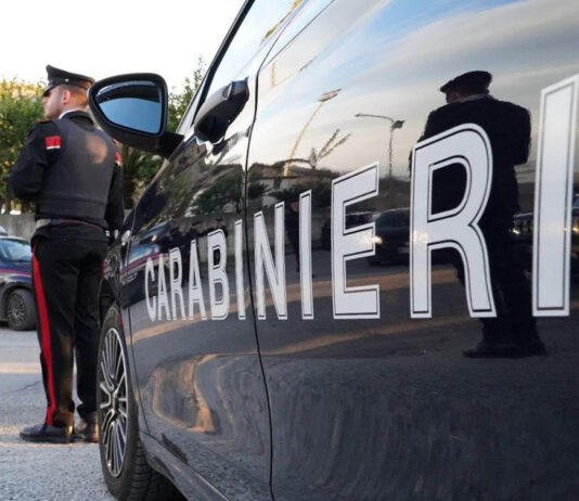 Casoria, si presenta in caserma con una pistola nei pantaloni: 24enne arrestato dai Carabinieri