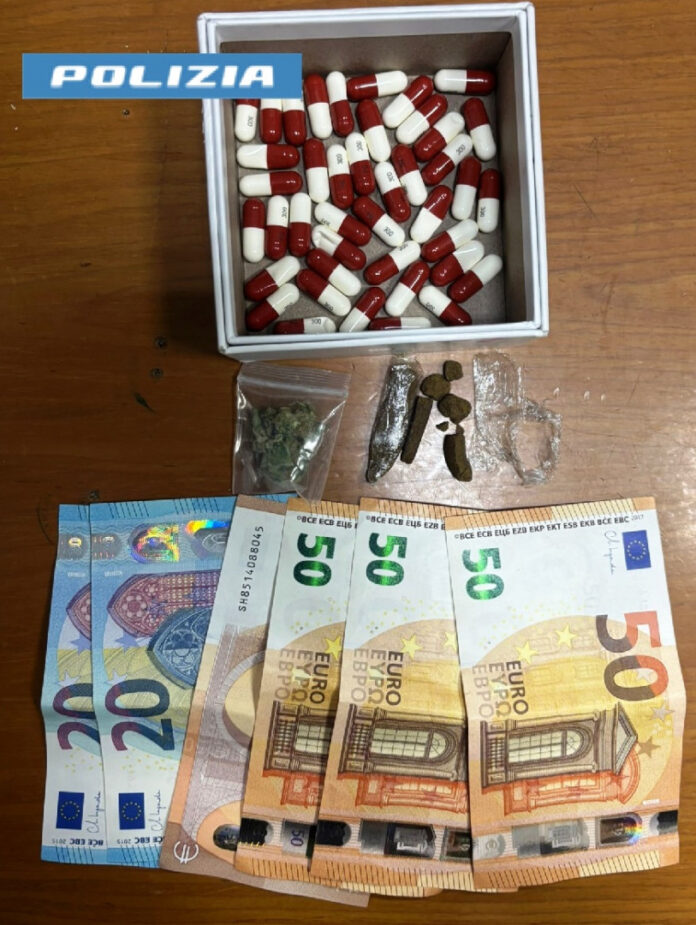 Napoli, arrestato con la droga dalla Polizia durante i controlli sul territorio