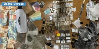 Napoli, consegnava droga in scooter: arrestati un 29enne e un 58enne