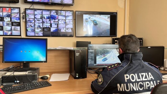 Striano cambia marcia sulla sicurezza: nuove telecamere, tecnologie avanzate e una Control Room dedicata Striano cambia marcia sulla sicurezza: nuove telecamere, tecnologie avanzate e una Control Room dedicata