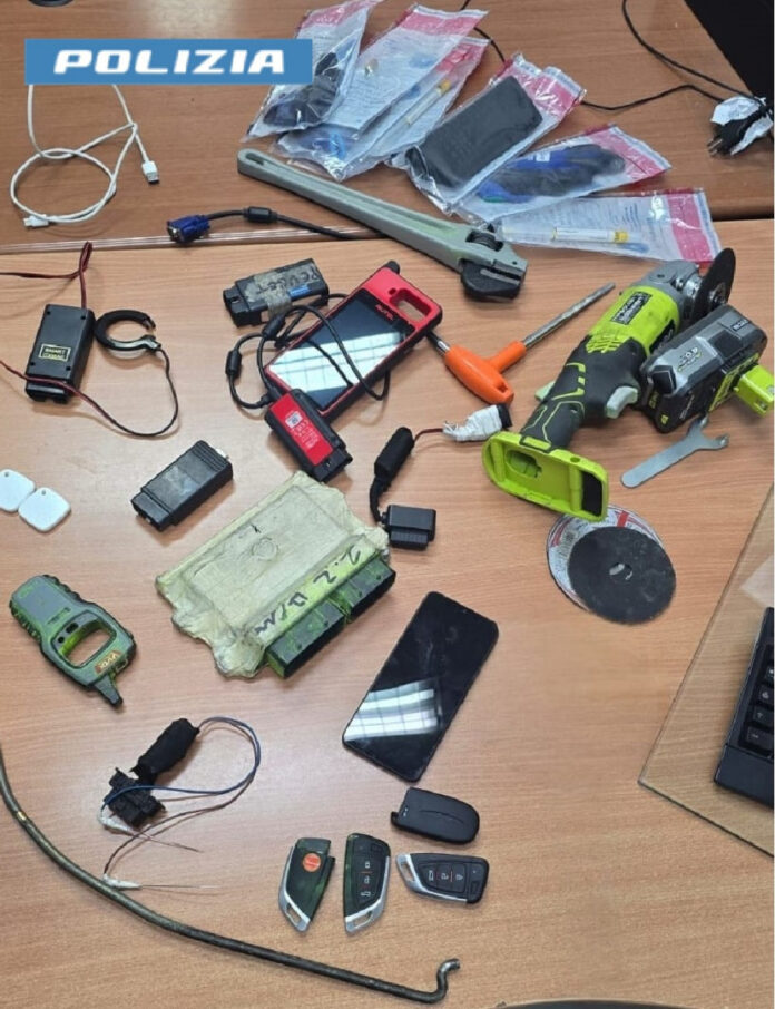 Asse Mediano: sorpresi a rubare un’auto, inseguimento della Polizia. Arrestato un 26enne