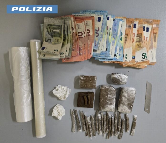 Napoli, droga in strada: due arresti in 24 ore tra Porta Nolana e piazza Capuana Napoli, droga in strada: due arresti in 24 ore tra Porta Nolana e piazza Capuana