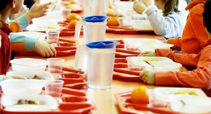 Mensa scolastica a Pollena Trocchia, il Comune replica alle critiche: “Interventi immediati e contestazioni formali alla ditta”