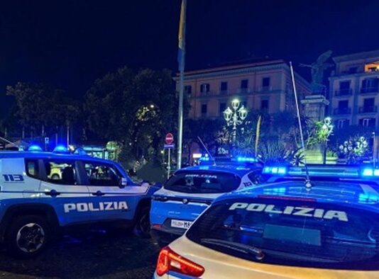 Castellammare di Stabia: tenta di rapinare una tabaccheria, 36enne arrestato dalla Polizia