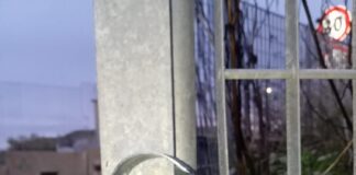 Torre del Greco, via Lamaria, atto vandalico contro i nuovi segnali stradali: il sindaco Mennella denuncia “intimidazione”