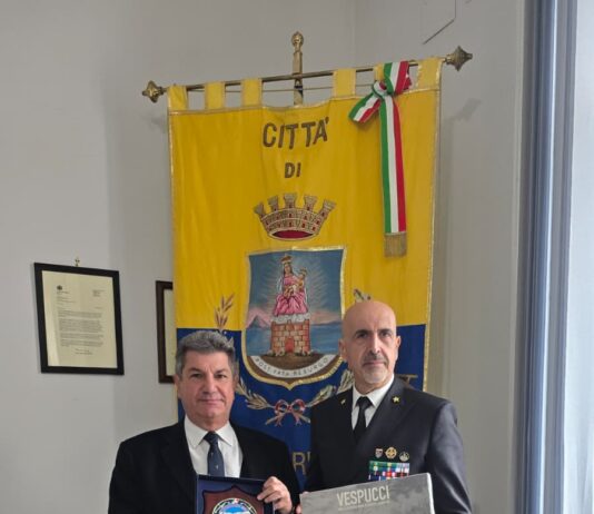 Castellammare: incontro tra il sindaco Vicinanza e l’Ammiraglio Aulicino per rafforzare la collaborazione