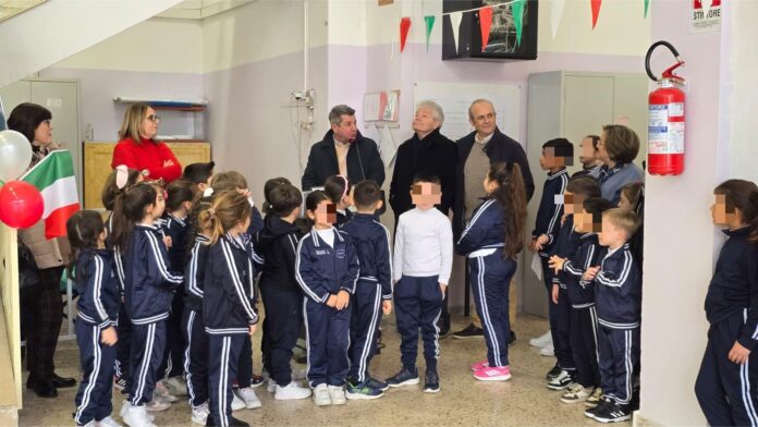 Castellammare di Stabia, rinasce il Campo Siani: sopralluogo del sindaco e visita degli studenti nel quartiere CMI Castellammare di Stabia, rinasce il Campo Siani: sopralluogo del sindaco e visita degli studenti nel quartiere CMI