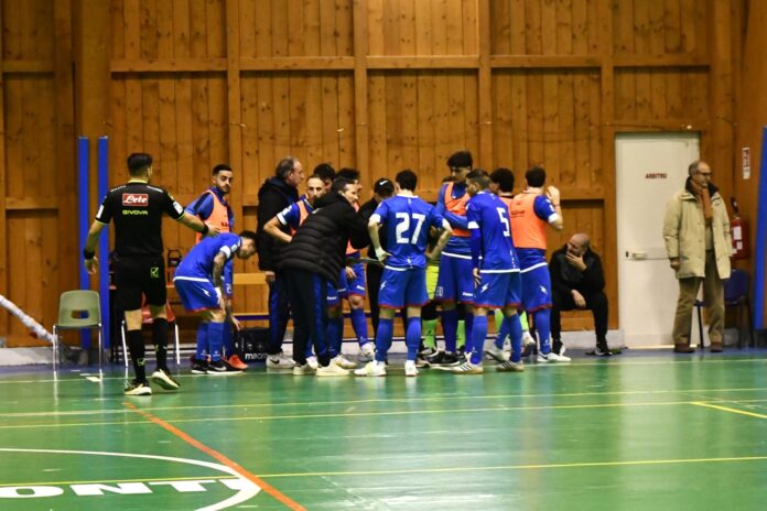 Cuore, gioco e compattezza: Amalfi Coast Sambuco show a Tramonti, Velletri piegato 4a0 Cuore, gioco e compattezza: Amalfi Coast Sambuco show a Tramonti, Velletri piegato 4a0