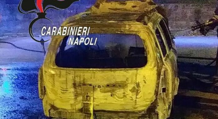 Pollena Trocchia, incendio a un’auto in via Cappelli: indagini in corso