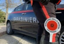 Sorrento, urla e strattona la compagna: 26enne arrestato dai Carabinieri. Decisivo l’aiuto dei cittadini