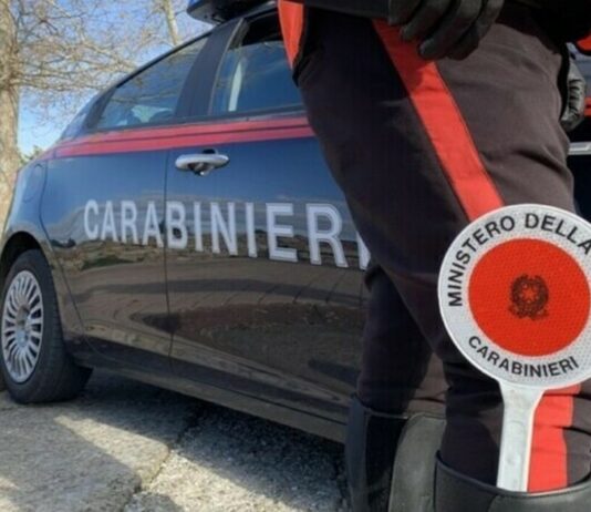 Sorrento, urla e strattona la compagna: 26enne arrestato dai Carabinieri. Decisivo l’aiuto dei cittadini