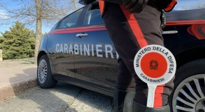 Sorrento, urla e strattona la compagna: 26enne arrestato dai Carabinieri. Decisivo l’aiuto dei cittadini Sorrento, urla e strattona la compagna: 26enne arrestato dai Carabinieri. Decisivo l’aiuto dei cittadini