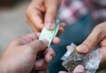 Napoli, Porta Capuana, sorpreso a spacciare droga: arrestato 31enne nigeriano Napoli, Porta Capuana, sorpreso a spacciare droga: arrestato 31enne nigeriano