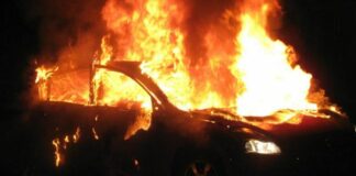Auto in fiamme all’alba tra Sant’Anastasia e Casalnuovo: indagini in corso
