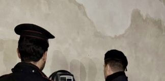 Napoli, Vomero, colonnine elettriche allacciate abusivamente: denunciati i titolari di un garage