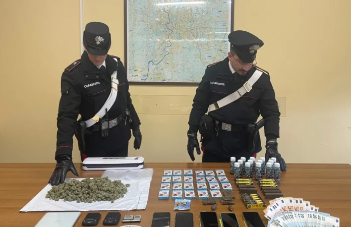 Portici, spaccio in via Università: 40enne arrestata dai Carabinieri con droga e pizzini contabili