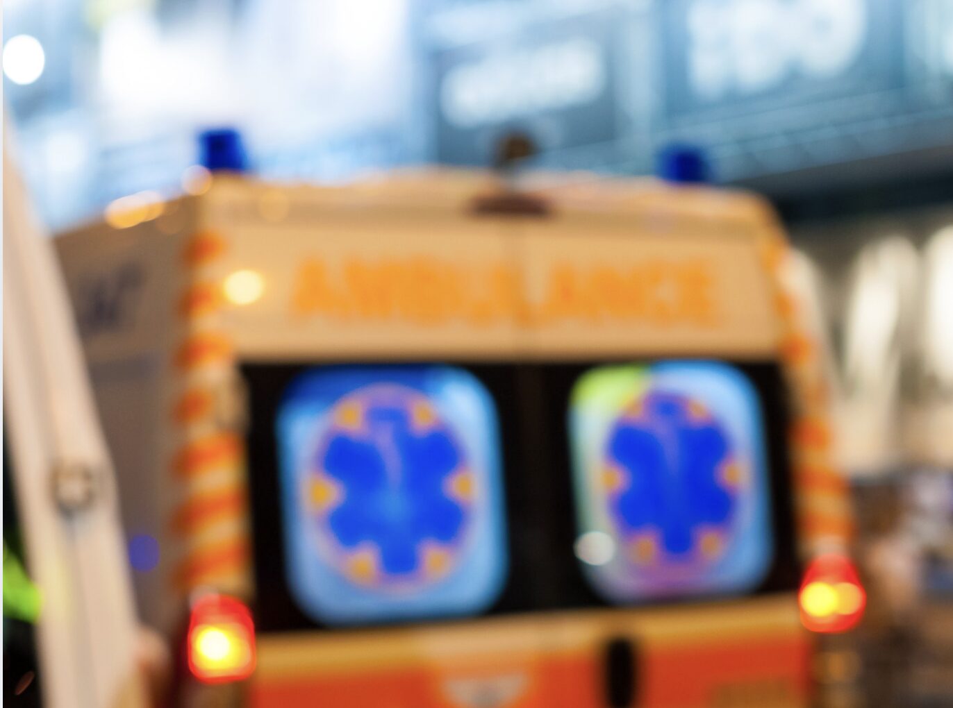 Sanitari del 118 in soccorso a Torre del Greco