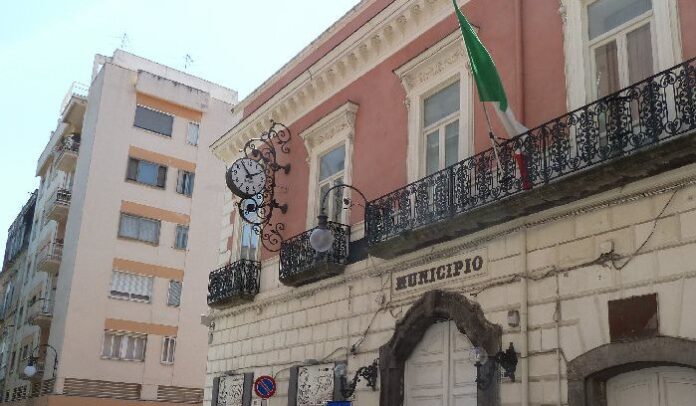 Torre Annunziata: bandi, appalti e servizi sospesi sotto la lente