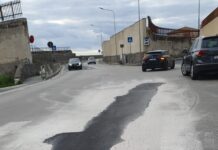 Lavori fatti male al manto stradale: il Comune di Torre Annunziata sanziona 10 ditte