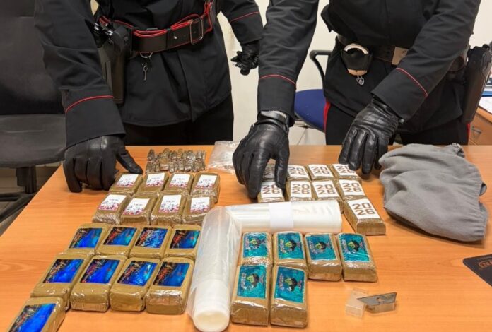 Villaricca: tre arresti per droga. I Carabinieri sequestrano oltre 3 chili di hashish Villaricca: tre arresti per droga. I Carabinieri sequestrano oltre 3 chili di hashish