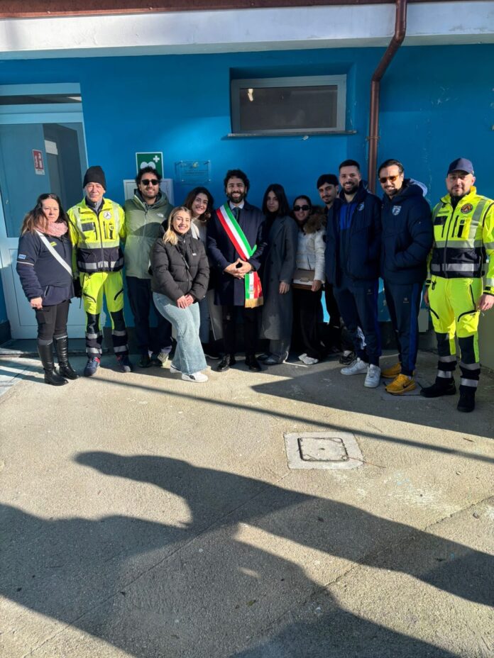 Pimonte, scoperta la targa accanto al defibrillatore al campo San Michele Pimonte, scoperta la targa accanto al defibrillatore al campo San Michele