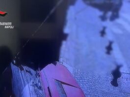 Napoli, anziana scaraventata a terra per rubarle la borsa: arrestato 46enne