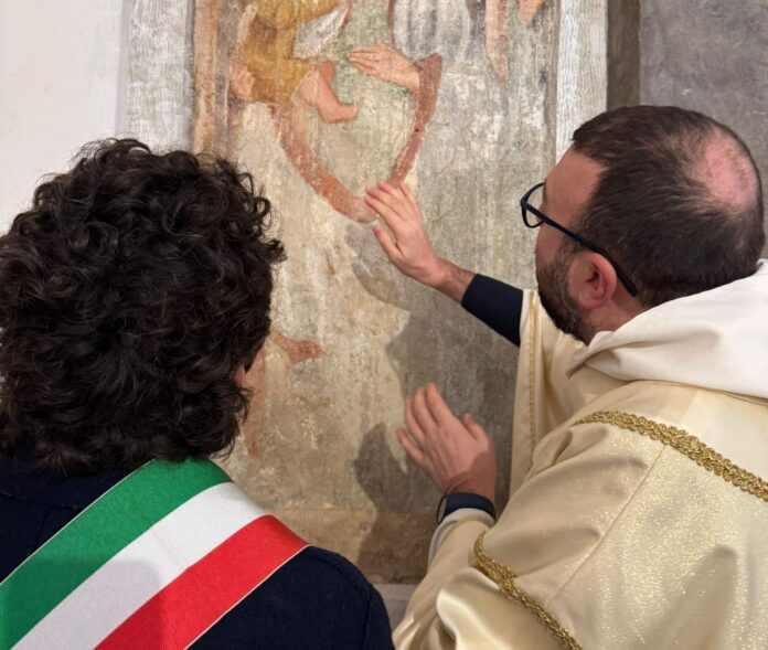 Pimonte, l’antico affresco della Madonna di Pino torna a splendere nella chiesa di San Michele Arcangelo