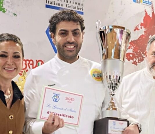 Il napoletano Antonio Carino conquista al Sigep di Rimini 2026 l'oro assoluto per la migliore granita d'Italia, proposta nella specialità al mandarino