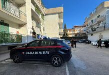 Napoli, violenza di genere: calci, sputi e mani al collo. All’inizio non denuncia, poi l’incubo continua: arrestato 58enne