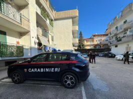 Napoli, violenza di genere: calci, sputi e mani al collo. All’inizio non denuncia, poi l’incubo continua: arrestato 58enne