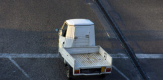 Napoli, tentato furto di un Ape Car al Vomero: denunciati due minori di 13 e 14 anni