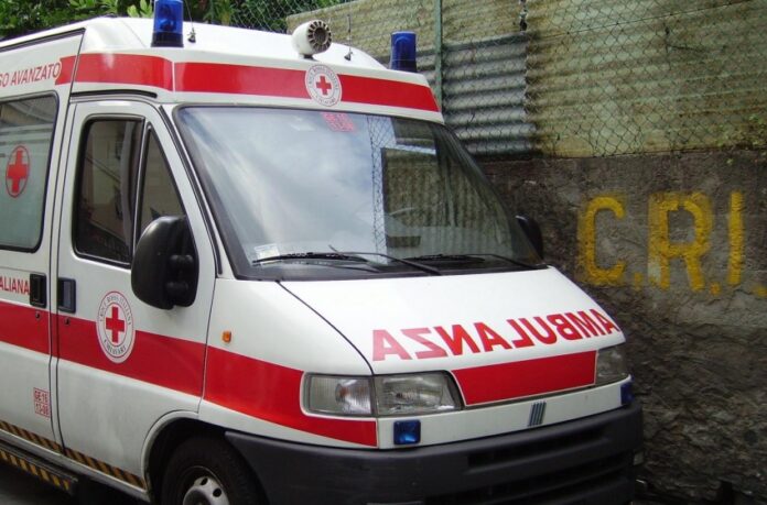 Ercolano, tenta il suicidio ingerendo acido muriatico: grave ritardo nei soccorsi