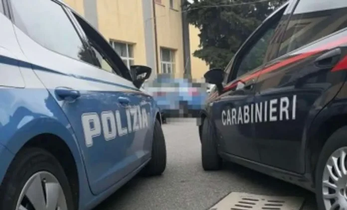Castellammare di Stabia, fuga e inseguimento per le strade cittadine: arrestato 38enne con droga