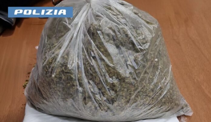 Napoli, sorpresi con la droga: due arresti della Polizia nelle ultime 24 ore