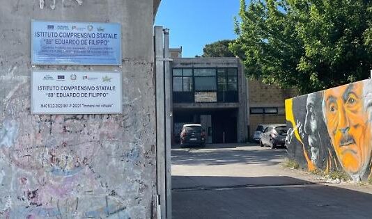 Ponticelli, scuola senza bagni e lezioni ferme da settimane: le mamme “occupano” l’istituto per difendere il diritto allo studio
