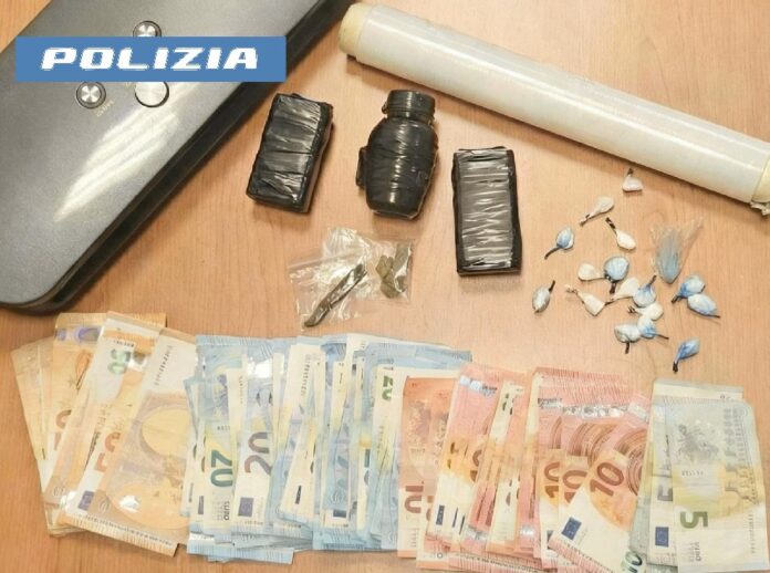 Afragola, nasconde droga in casa: arrestato 31enne dalla Polizia