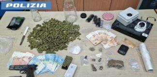 Napoli, droga e armi in casa: arrestato un 20enne dalla Polizia