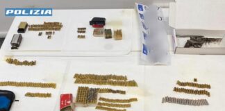 Napoli: la Polizia rinviene un ordigno, un’arma e numerose munizioni