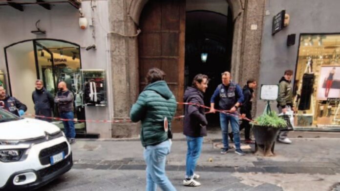 Sparatoria tra giovani nel centro di Napoli: sette fermi, coinvolti anche minorenni