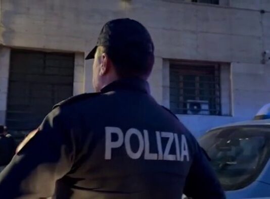 Napoli e Melito di Napoli, maxi operazione della Polizia di Stato: due arresti, sequestrate armi da guerra e circa 7 kg di droga