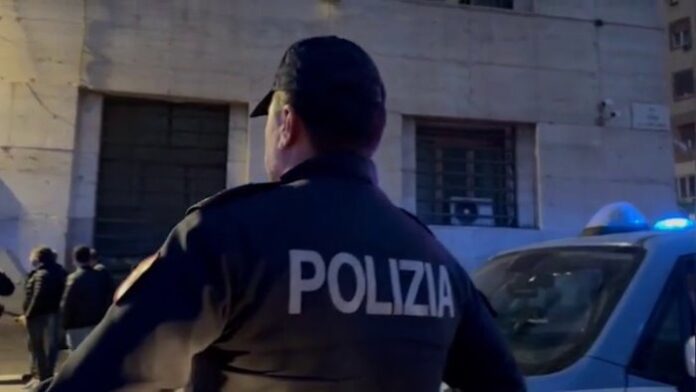Napoli e Melito di Napoli, maxi operazione della Polizia di Stato: due arresti, sequestrate armi da guerra e circa 7 kg di droga