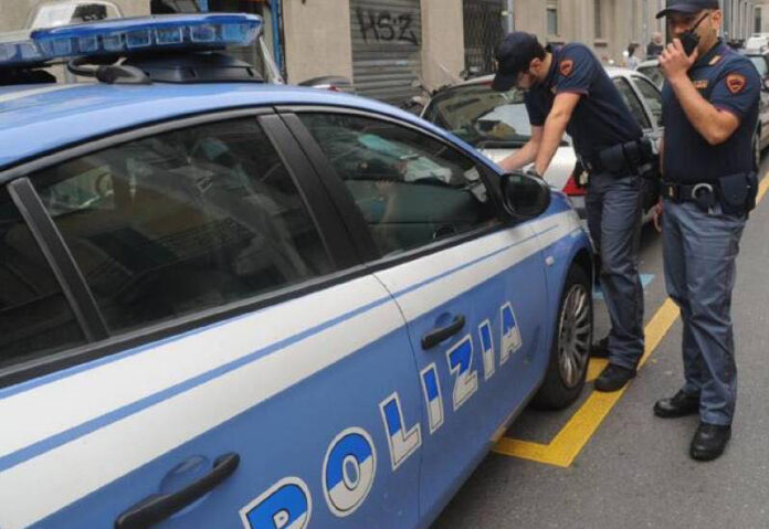 Napoli, Vomero, aggredisce i poliziotti: 45enne arrestato dalla Polizia