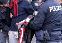 San Pietro a Patierno, sorpreso a spacciare droga dall’auto: arrestato 22enne dalla Polizia